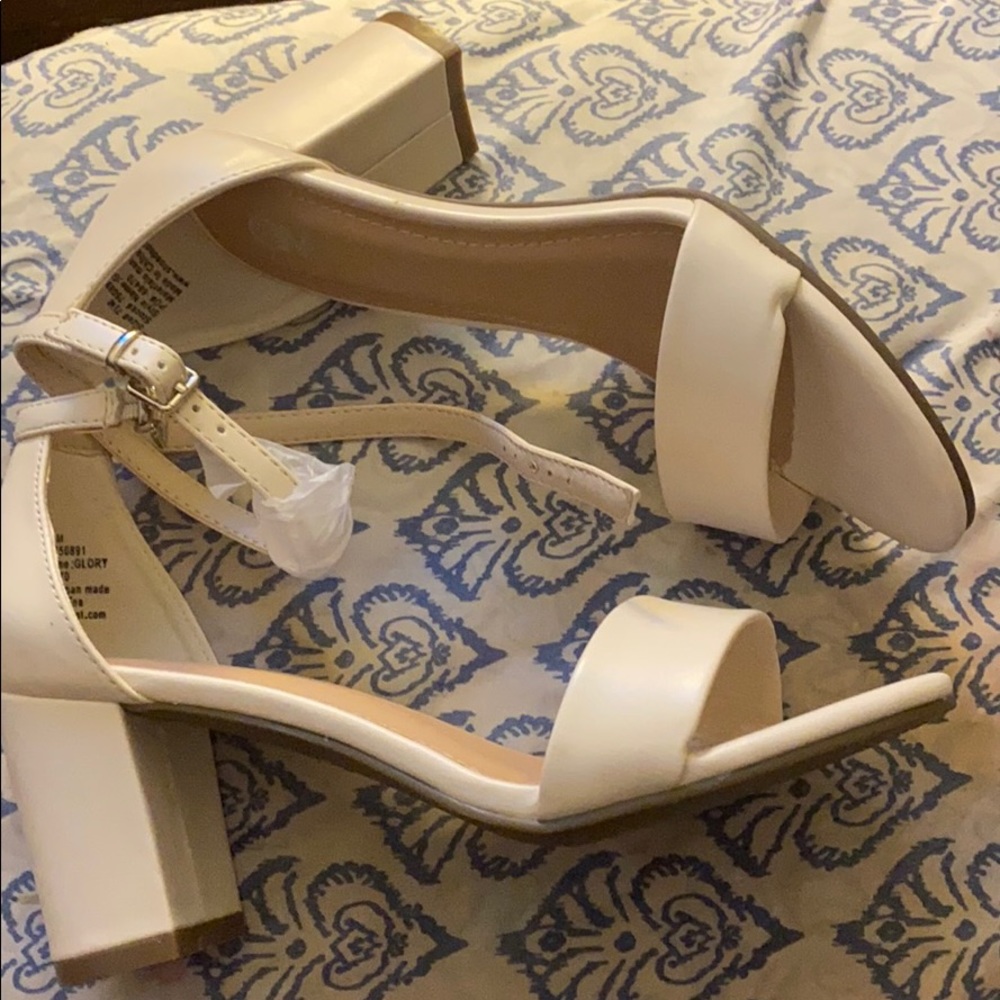Cream heels size 7.5 women